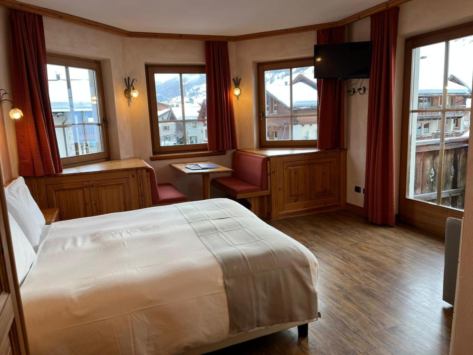 Deluxe Double or Twin Room Balcony
