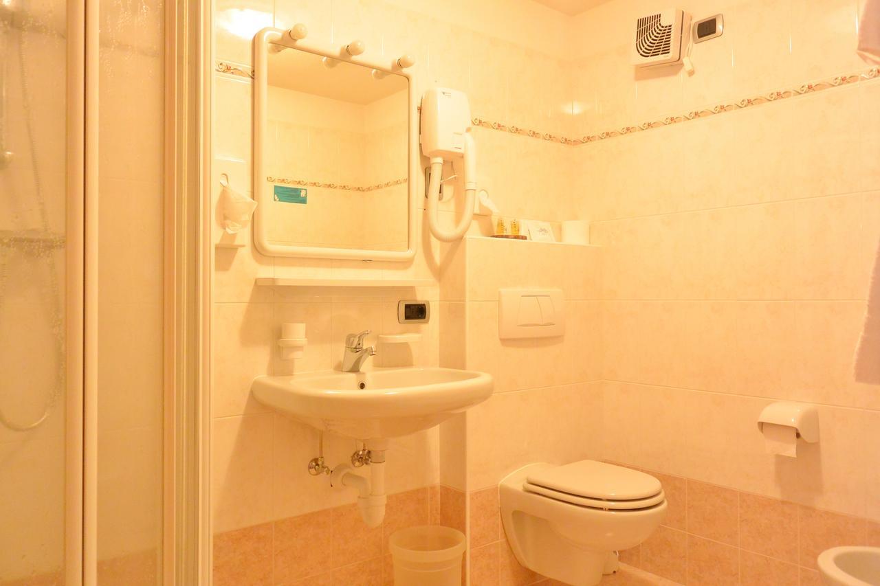 Single Room,640482750:JPEG